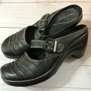 bear trap clogs